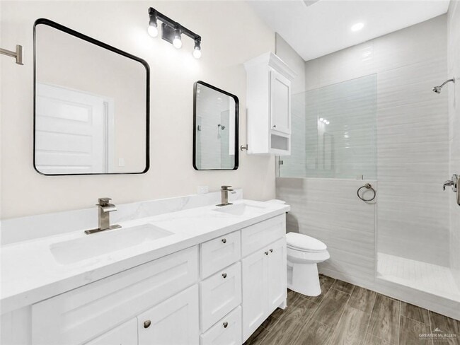 Photo - 7 W 25th St