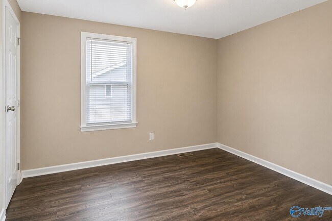 Photo - 3912 Pine Ave SW