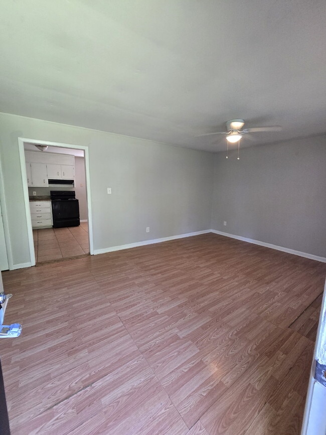 Photo - "Charming Full Brick, 3-Bed Oasis in Hampton, GA with 1.5 Baths – Your Perfect Retreat Awaits!"
