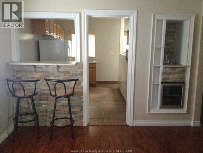 Photo - 1819 Byng Rd