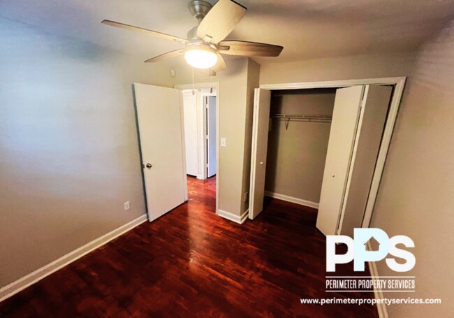Photo - 221 Lampkin St NE