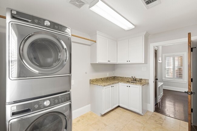 Photo - 26214 Kingsgate Ln