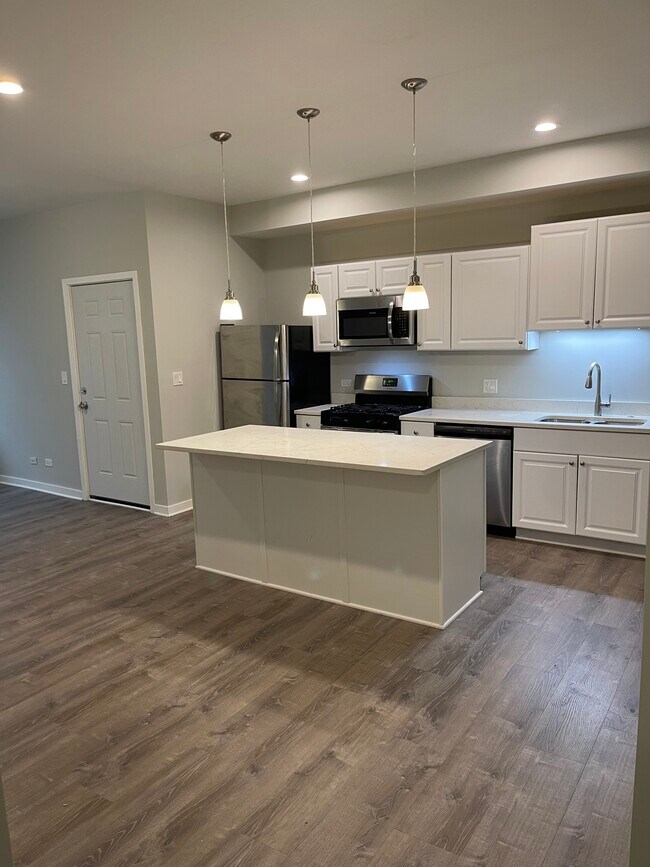 Photo - 2736 N Laramie Ave Unit 1