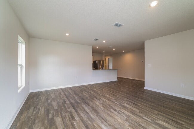 Photo - 1427 Swan Ct