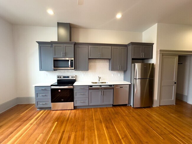 Photo - NEWLY RENOVATED DOWNTOWN SALEM STUDIO Unit 455-206