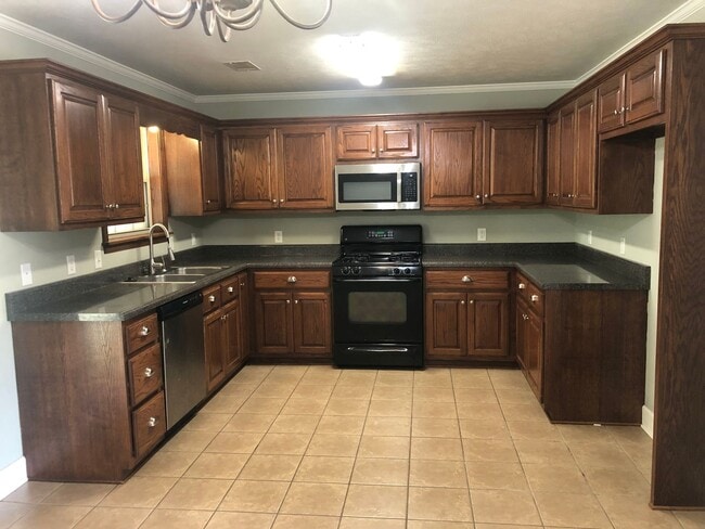 Photo - Charming 3-Bedroom Home in a Quiet Neighbo...