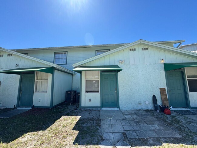 Photo - BEAUTIFUL 2 Bed/2 Bath Townhome in Winter ...