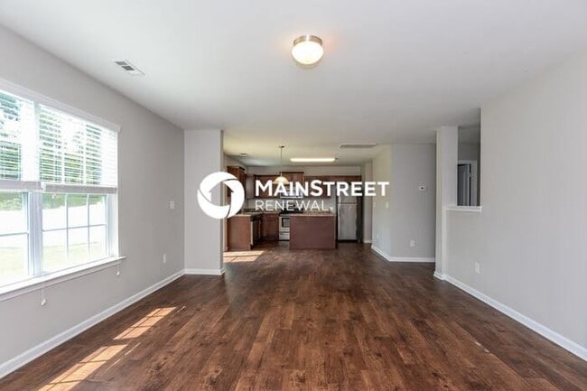 Photo - 4 Bedroom Pet-Friendly Home in Charlotte, NC with Main Street Renewal