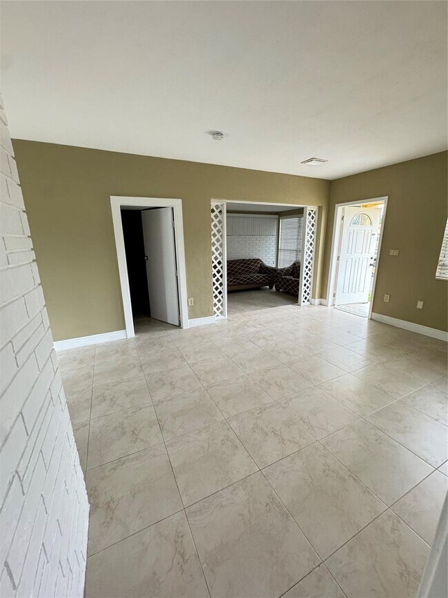 561 NW 186th St House House Rental in Miami, FL