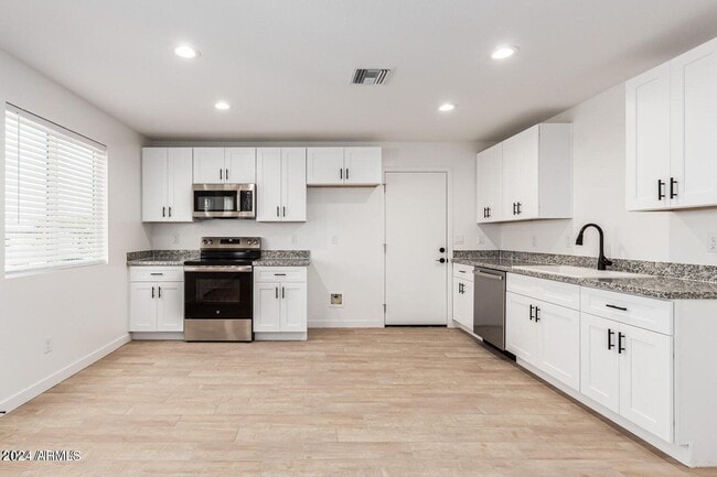 Photo - 406 S 98th Pl