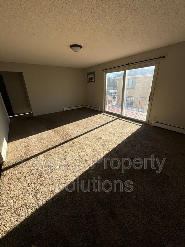 Photo - 305 E Expressway