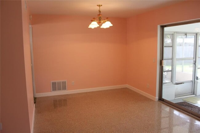 Photo - 2025 Pine Ridge Dr