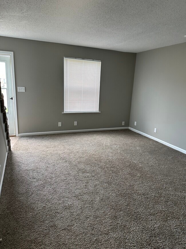 Livingroom - 1044 Pembroke Oak Grove Rd Unit 30