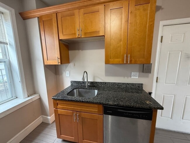 241 Maverick St Unit 3