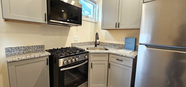 Building Photo - 207 S Union St Unit 207 South Union St #4