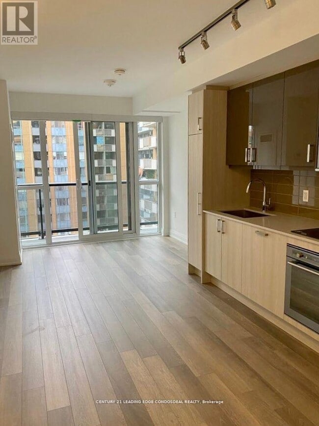 Photo - 77 Mutual St Unité 706