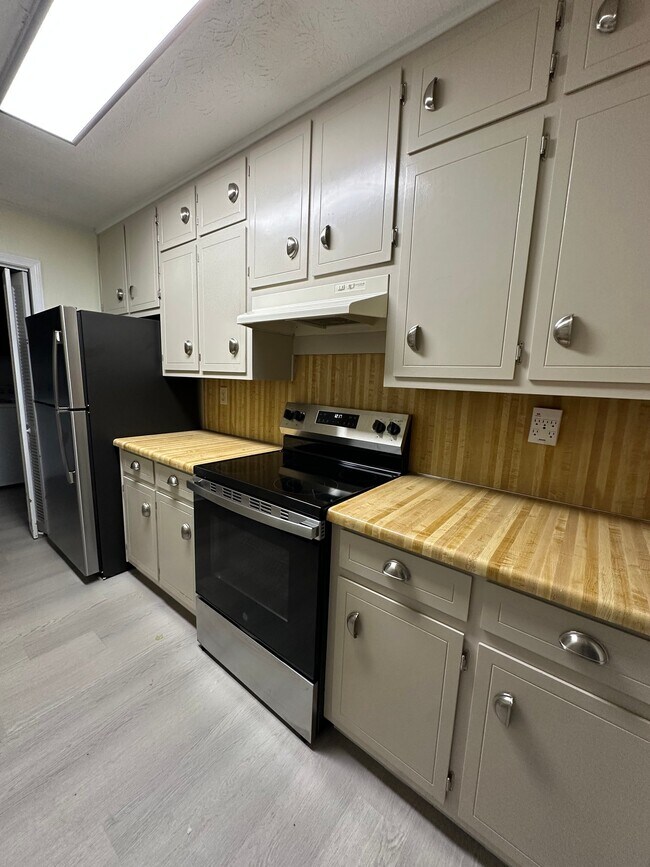 Photo - 4304 Riverside Dr SW