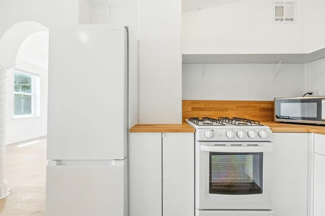 Photo - 26 E 14th St Unidad 506