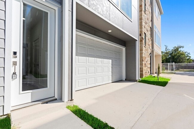 Photo - 4013 Ward St