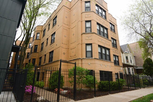 Building Photo - 2228 N Sawyer Ave Rental
