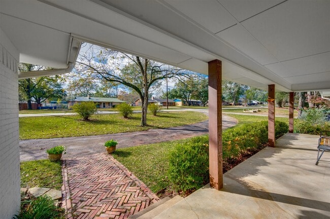 Photo - 215 Perryman Rd