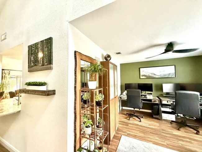 Photo - 2934 Burnt Oak St