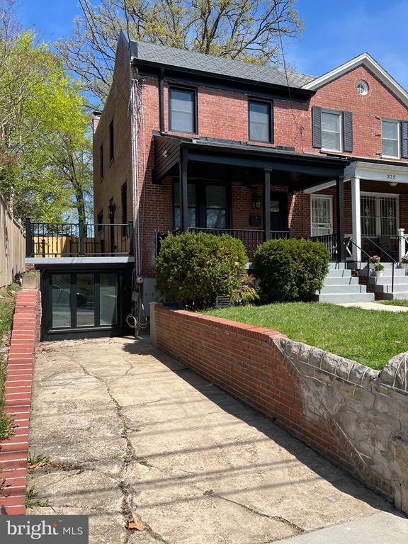 Photo - 327 Whittier St NW