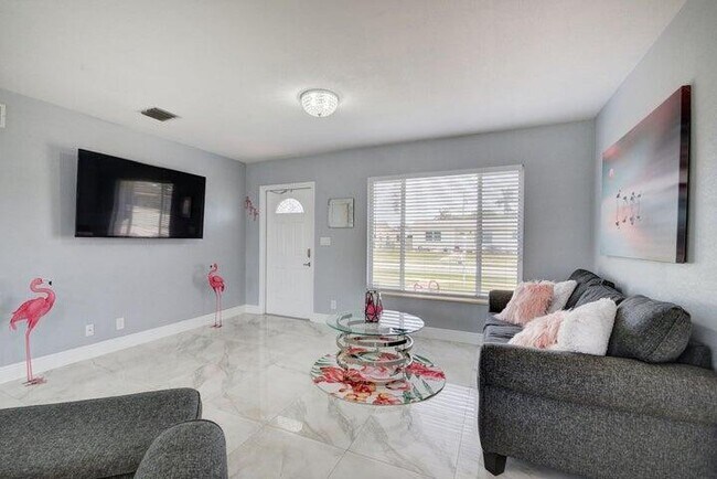 Photo - 1415 Crest Dr