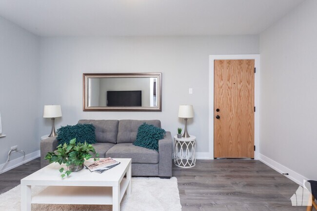 Photo - 429.5 W Belden Ave Unidad B304