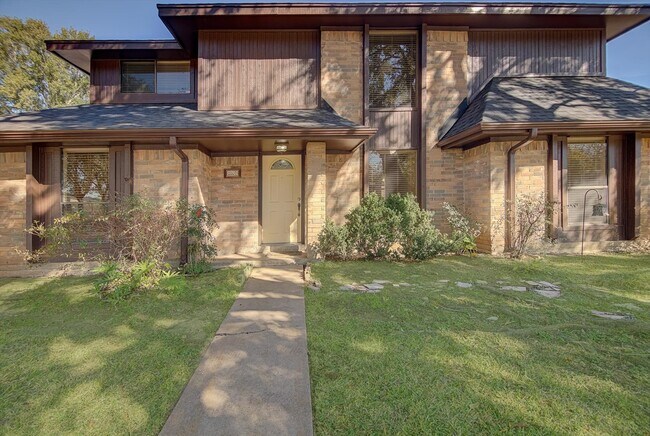 Photo - 2807 Planters St