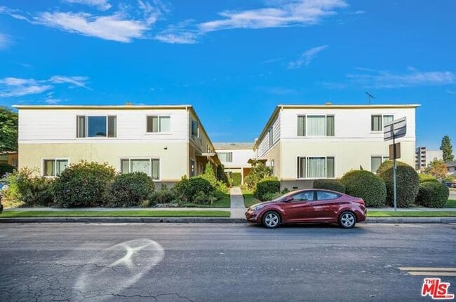 Photo - 5804 San Vicente Blvd