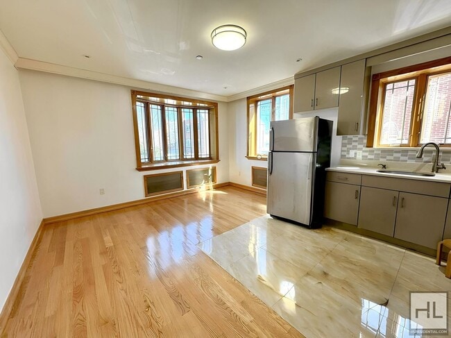 Photo - 172 STREET Unidad 1