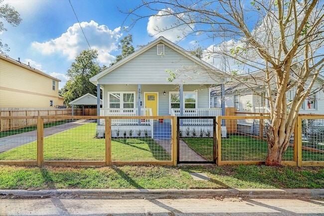 Building Photo - 3515 Delhi St