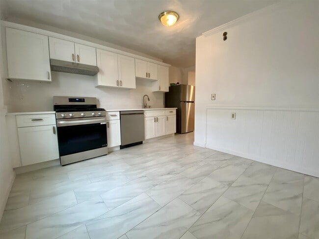 Building Photo - 66 Elm St Unit 1