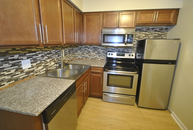 Flat Kitchen - 520 N Ashley St