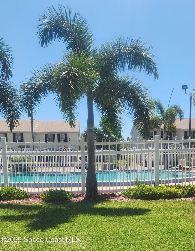 Photo - 2014 Manor Dr NE