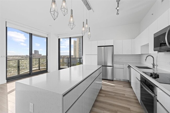 Photo - 101 Diplomat Pkwy Unidad 911