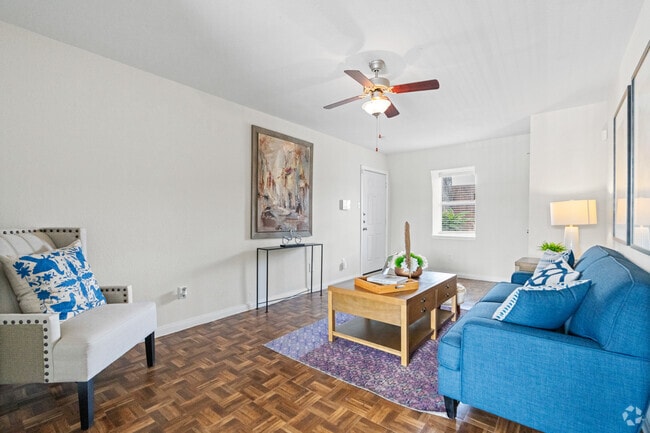 2BR, 1BA - 987SF - Living Room