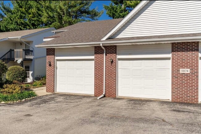 Photo - 5874 Beechwood Dr Unit B