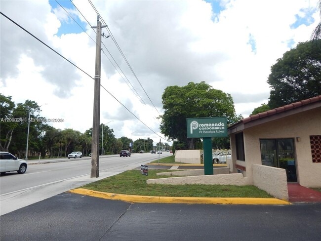 Building Photo - 14415 N Kendall Dr Unit 312G