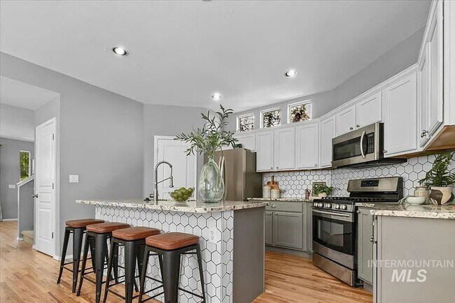 Photo - Charming 3 bedroom 2.5 bathroom in Desirable Area!