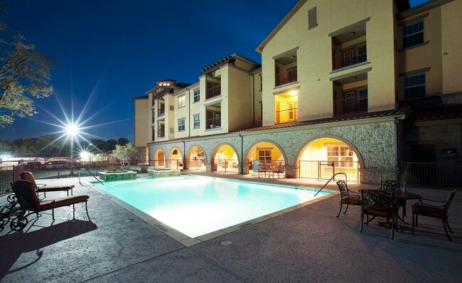 Photo - Chateau on Wildbriar Lake