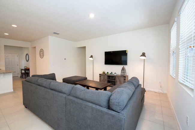 Building Photo - 5277 Oakbourne Ave Rental