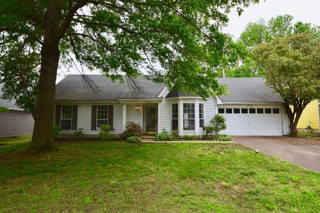 Cute home with great curb appeal near Wolf... - Cute home with great curb appeal near Wolf...