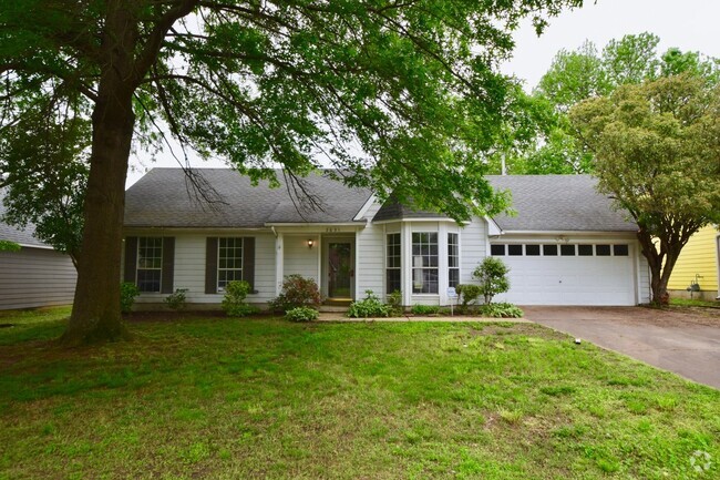 Building Photo - Cute home with great curb appeal near Wolf...