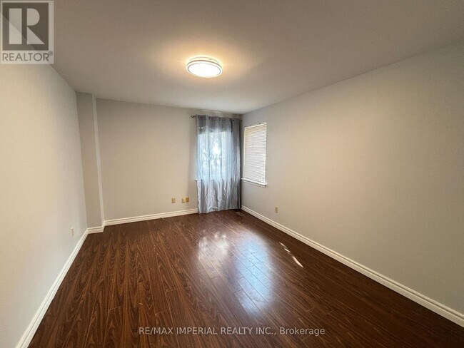 Photo - 98 McMorran Crescent