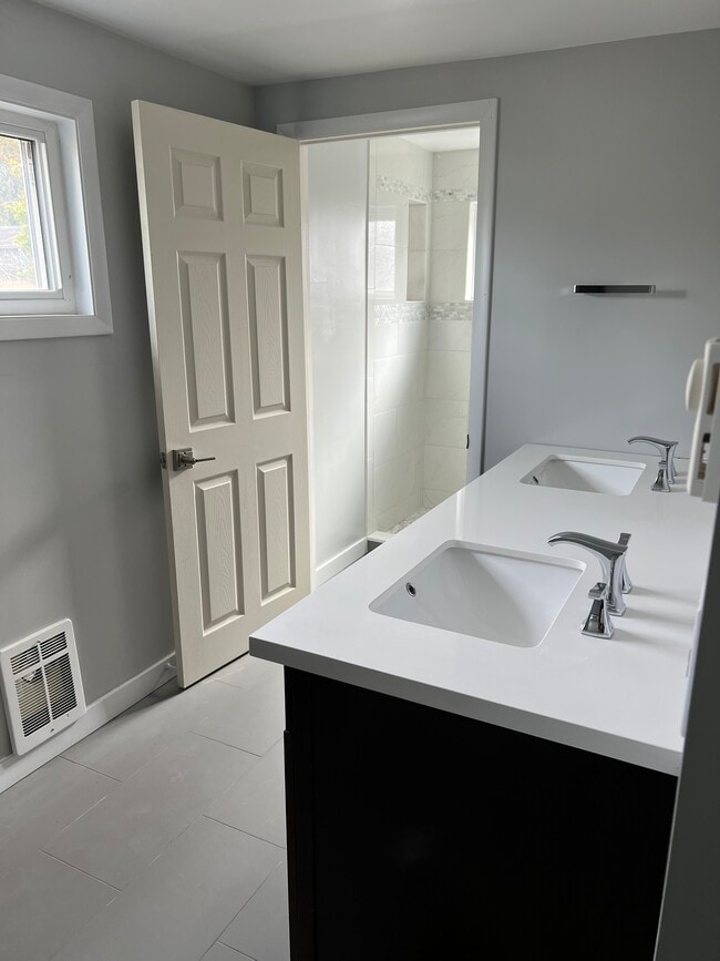 Building Photo - 7934 18th Ave SW