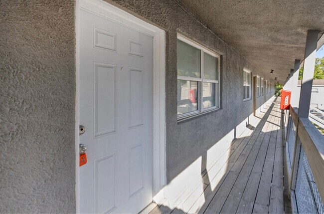 Photo - 474 1/2 E Norwich Ave Unit A