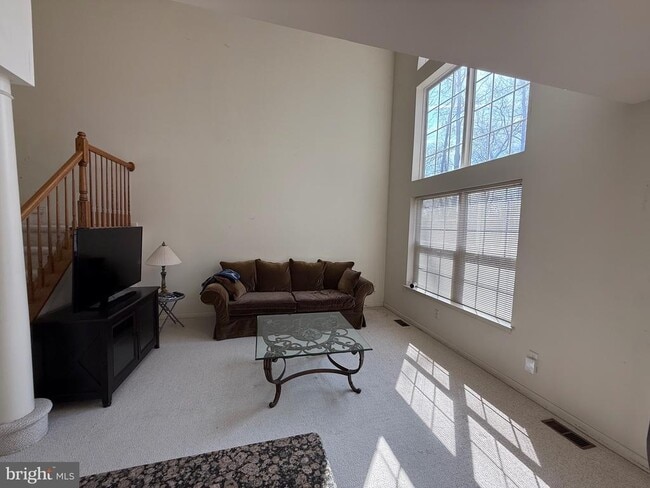 Photo - 256 Fountayne Ln