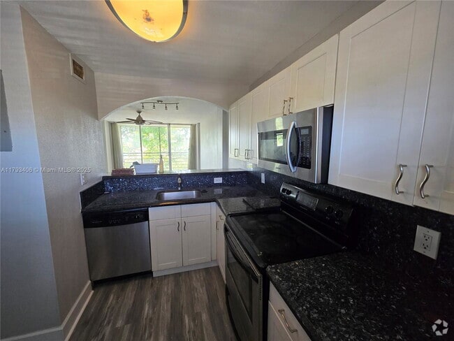Building Photo - 119 Royal Pk Dr Unit 4C Rental